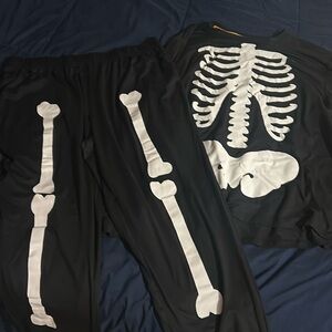 Men’s large skeleton outfit.